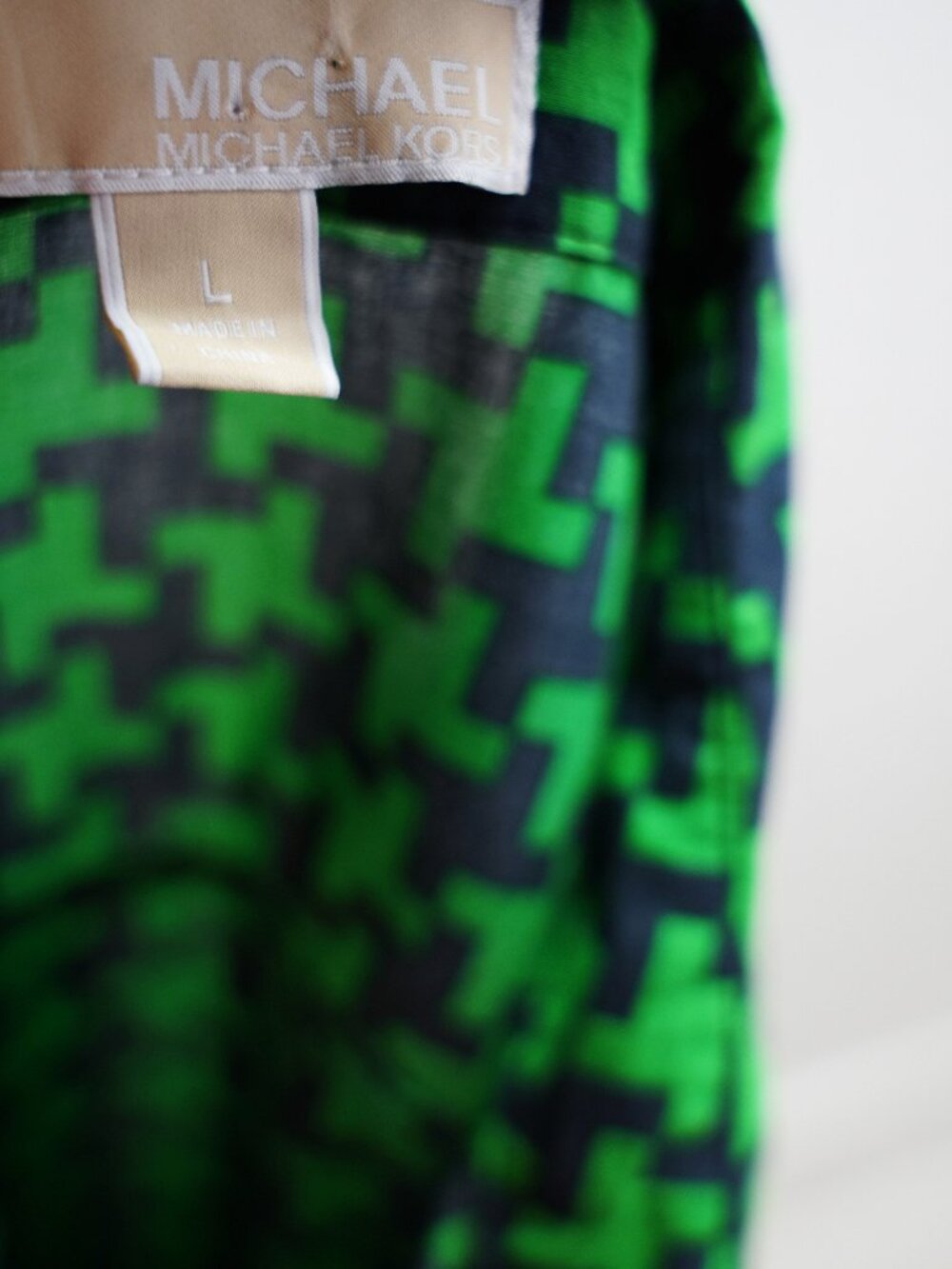 Michael Kors Womens Button Top Roll Tab L/S Green Pattern Shirt size L - Picture 2 of 5